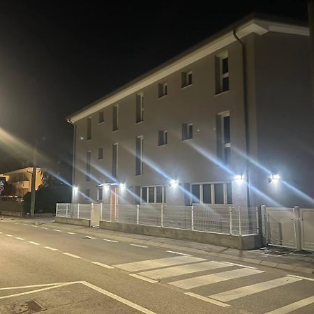 Garibaldi 16 Room Legnaro Экстерьер фото